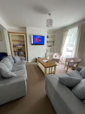 Cosy 2bed home with games room
